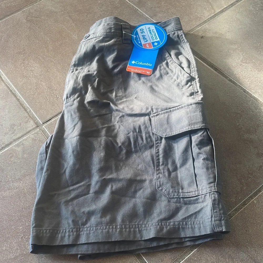 NWT Columbia Omni-Shade Cargo Shorts! 40